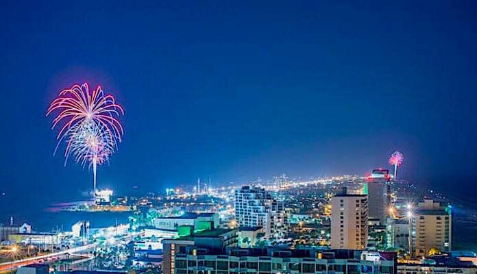 Fireworks Transform the Gulf Coast Sky on 4th of July – Go Gulf States